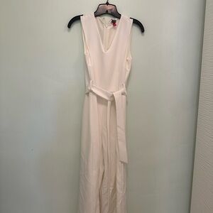 Vince Camuto Size 4 Romper (runs large - fits more like a size 8)